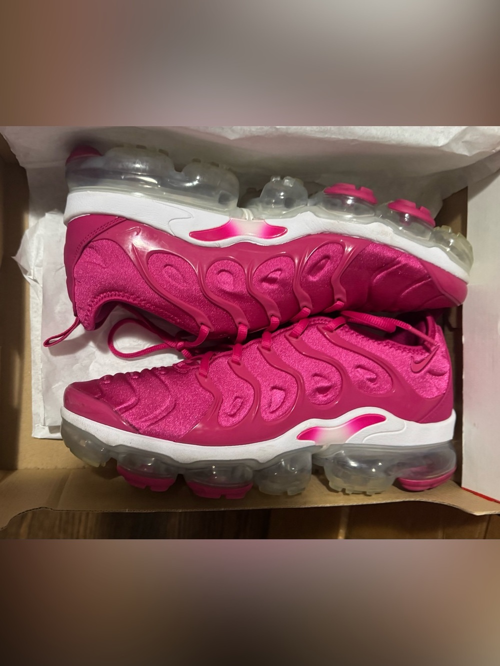 Vapormax plus Air-Cushion Sneakers in Fuchsia Pink